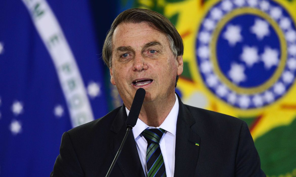 vacina-tem-impacto-que-precisa-ser-bem-esclarecido,-diz-bolsonaro