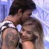 guilherme-e-gabi-trocam-o-primeiro-beijo