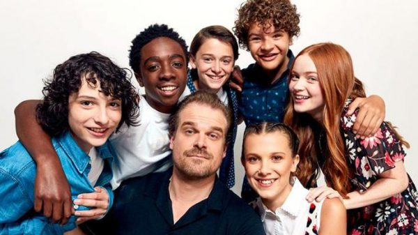 elenco-de-stranger-things-renova-com-super-salario