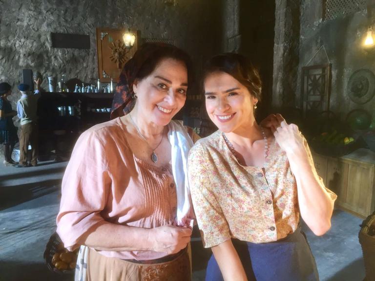 fatima-montenegro-posa-com-nivea-maria-nos-bastidores-de-tempo-de-amar