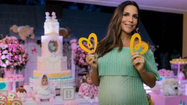 amor-de-mae:-ivete-sangalo-mostra-momento-de-carinho-com-as-gemeas-helena-e-marina-e-se-declara:-‘denguinho-sem-fim’