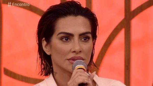 labios-de-cleo-pires-chamam-atencao-no-‘encontro-com-fatima’