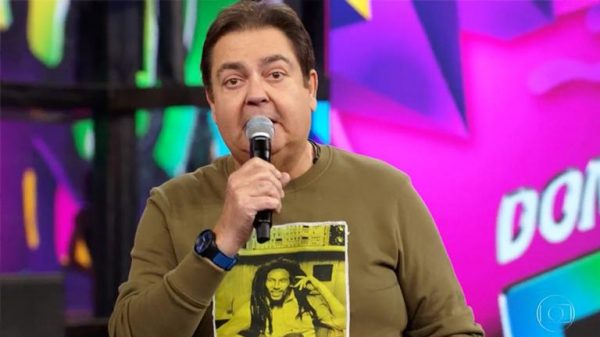 faustao-se-irrita-com-atraso-e-detona-var-do-brasileirao