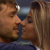 hariany-e-lucas-viana-trocam-beijos-e-conversam-sobre-sexo