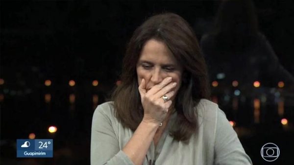 apresentadora-da-globo-se-emociona-e-interrompe-jornal-ao-vivo