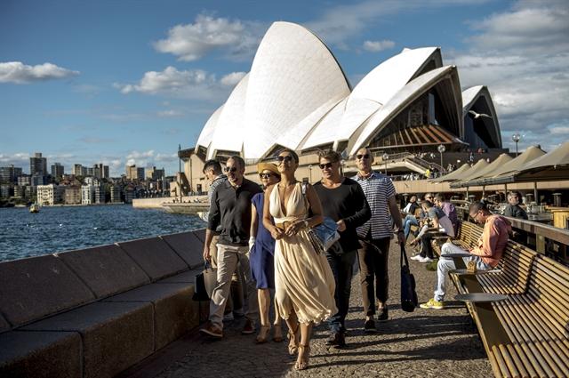 juliana-paes-grava-totalmente-demais-na-australia!