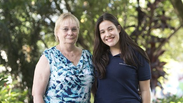 aluna-recebe-premio-por-melhor-nota-mundial-em-lingua-portuguesa