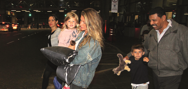 gisele-bundchen-entra-no-clima-da-olimpiada-com-os-filhos