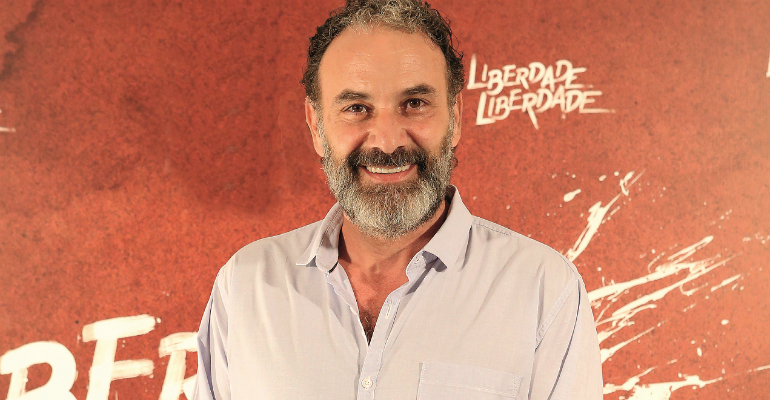 marco-ricca-avalia-o-sucesso-do-mao-de-luva,-o-bandidao-atrapalhado-de-‘liberdade,-liberdade’