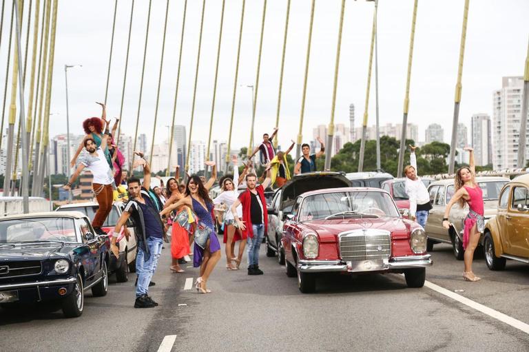 estrelas-do-dancing-brasil-gravam-abertura-do-programa-em-cartao-postal-paulista