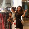 giovanna-antonelli-passeia-com-as-filhas-em-shopping-no-rio