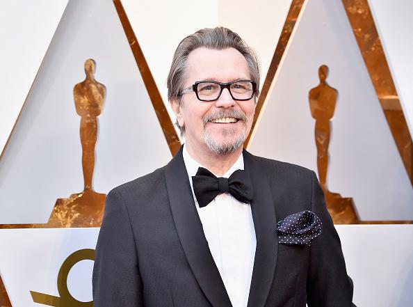 gary-oldman-recebe-o-oscar-de-melhor-ator-por-o-destino-de-uma-nacao