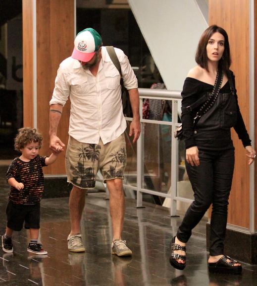 momento-fofura!-alexandre-nero-passeia-com-o-filho,-noa,-em-shopping-carioca