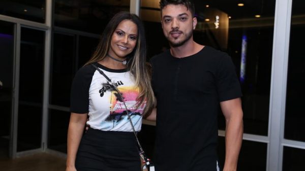 viviane-araujo-curte-show-de-lulu-santos-com-o-novo-namorado,-klaus-barros