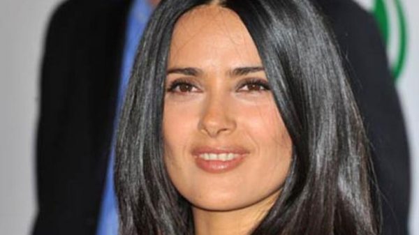 salma-hayek-impressiona-em-foto-de-biquini