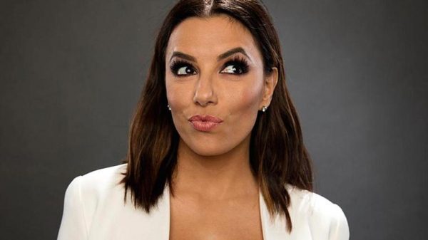 a-bela-eva-longoria-mostra-o-barrigao-do-primeiro-filho-aos-43