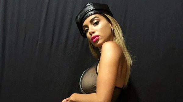 anitta-interrompe-show-apos-susto-no-palco-em-cidade-do-ceara