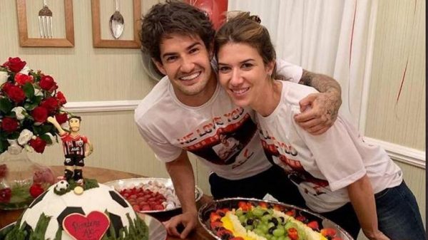 pato-recebe-festa-da-familia-da-namorada-rebeca-abravanel