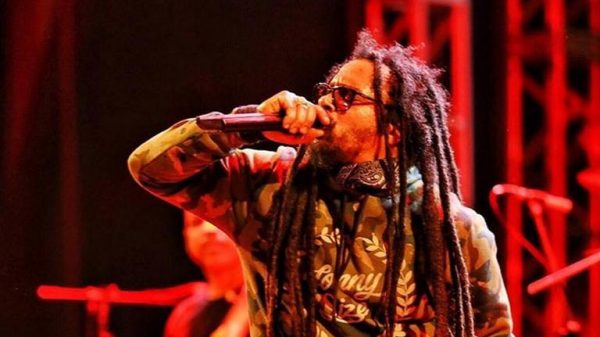 ex-vocalista-do-rappa-trava-batalha-na-justica-por-pensao-da-filha-de-20-anos