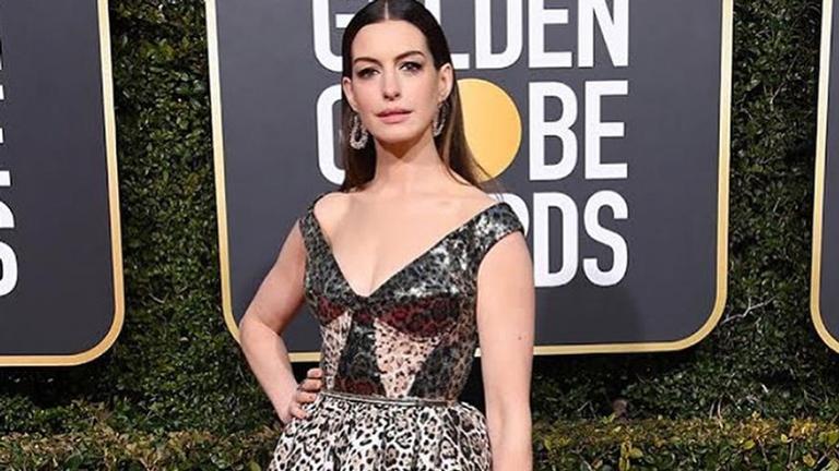 anne-hathaway-posa-com-barriguinha-e-anuncia-segunda-gravidez