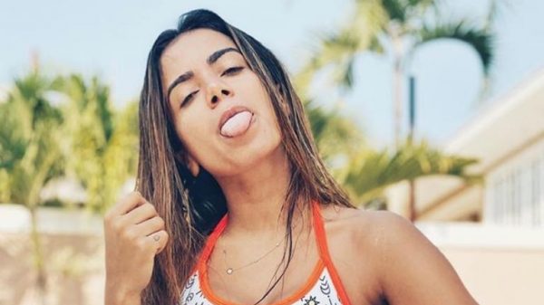 deputados-reagem-a-declaracoes-de-anitta-e-bloqueiam-cantora