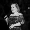 cantora-adele-emagreceu-tanto-que-esta-constrangida-com-seu-peso,-diz-revista