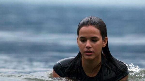 bruna-marquezine-vive-fotografa-em-seu-primeiro-filme-–-assista-o-trailer!