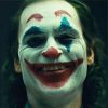 joaquin-phoenix-aparece-pela-primeira-vez-com-maquiagem-do-coringa