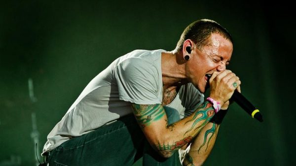 linkin-park-faz-homenagem-emocionante-a-chester-bennington