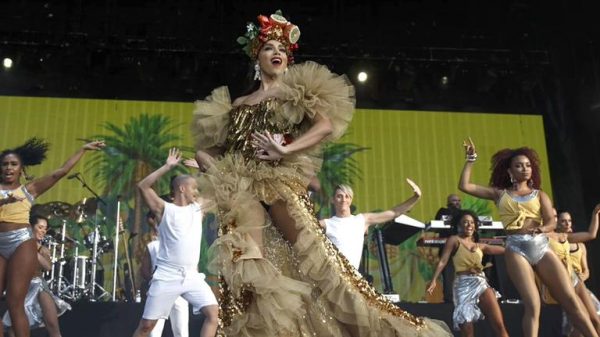 anitta-encarna-carmen-miranda-e-arrasa-no-rock-in-rio-lisboa