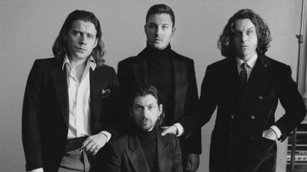 confira-o-arctic-monkeys-numa-performance-ao-vivo