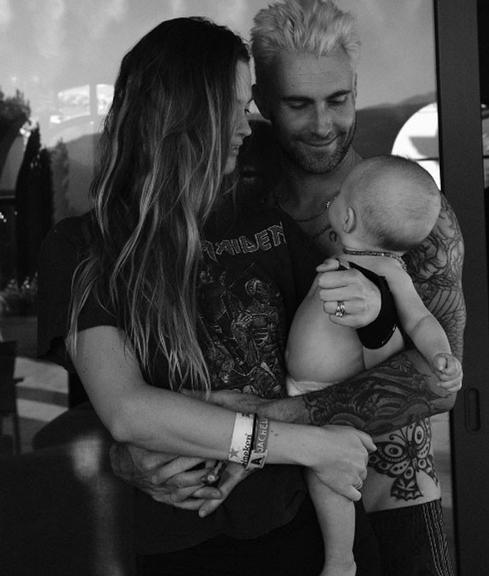 adam-levine-sera-pai-de-outra-menina