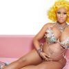 nicky-minaj-anuncia-gravidez-e-posa-com-barrigao