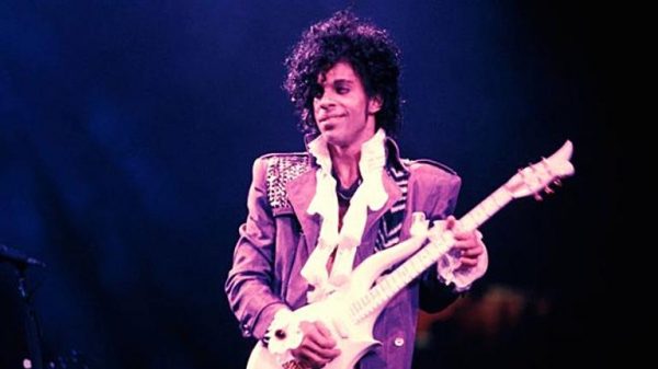 imperdivel:-show-historico-de-prince-aberto-no-youtube-por-3-dias