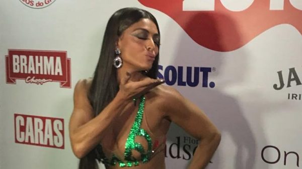 juliana-paes-causa-ao-chegar-com-look-transparente-ao-camarote-da-grande-rio