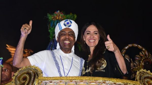 gilberto-gil-manda-‘aquele-abraco’-em-desfile-da-vai-vai!