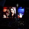 ivete-sangalo-surpreende-folioes-ao-‘surgir’-em-telao-em-salvador