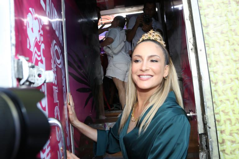 claudia-leitte-ja-esta-pronta-para-fazer-a-abertura-do-carnaval-de-salvador