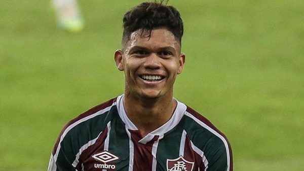 fluminense-anuncia-venda-do-atacante-evanilson