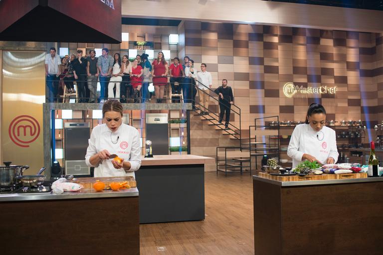 deborah-werneck-e-michele-crispim-disputam-a-final-do-masterchefbr,-na-tela-da-band.-quem-leva?