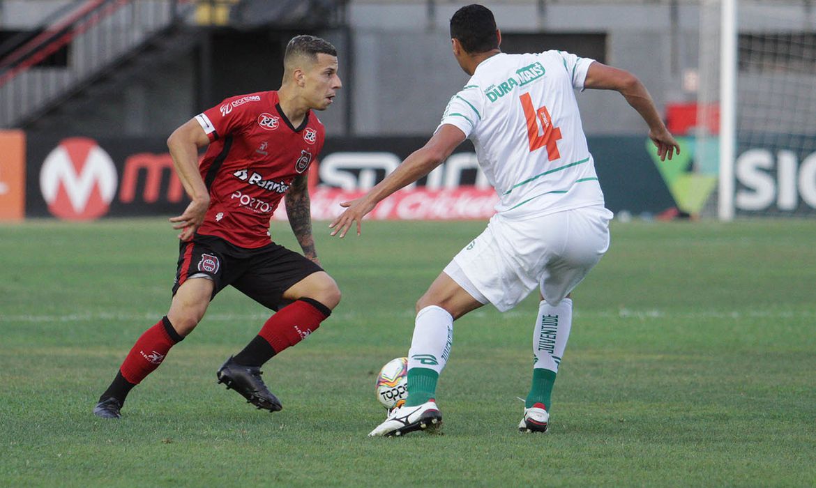 serie-b:-brasil-de-pelotas-vira-sobre-juventude-e-respira-aliviado