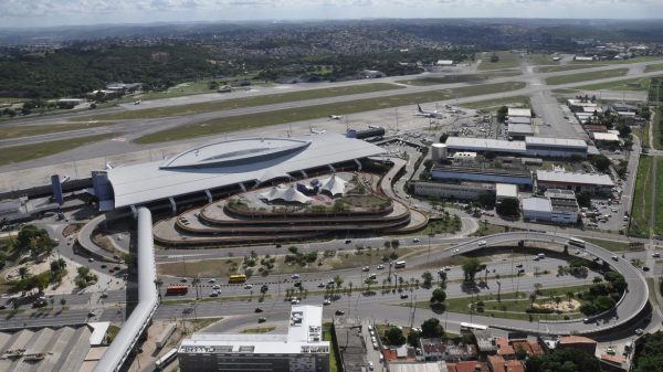 aviao-que-buscara-vacinas-na-india-parte-amanha-a-noite-do-recife