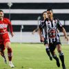 serie-b:-em-jogo-de-cinco-gols,-operario-vence-crb-e-ainda-sonha