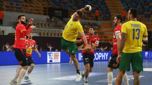 mesmo-desfalcado,-brasil-estreia-com-empate-no-mundial-de-handebol