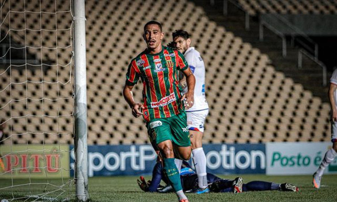 serie-b:-sampaio-correa-vence-parana-e-ainda-sonha-com-acesso