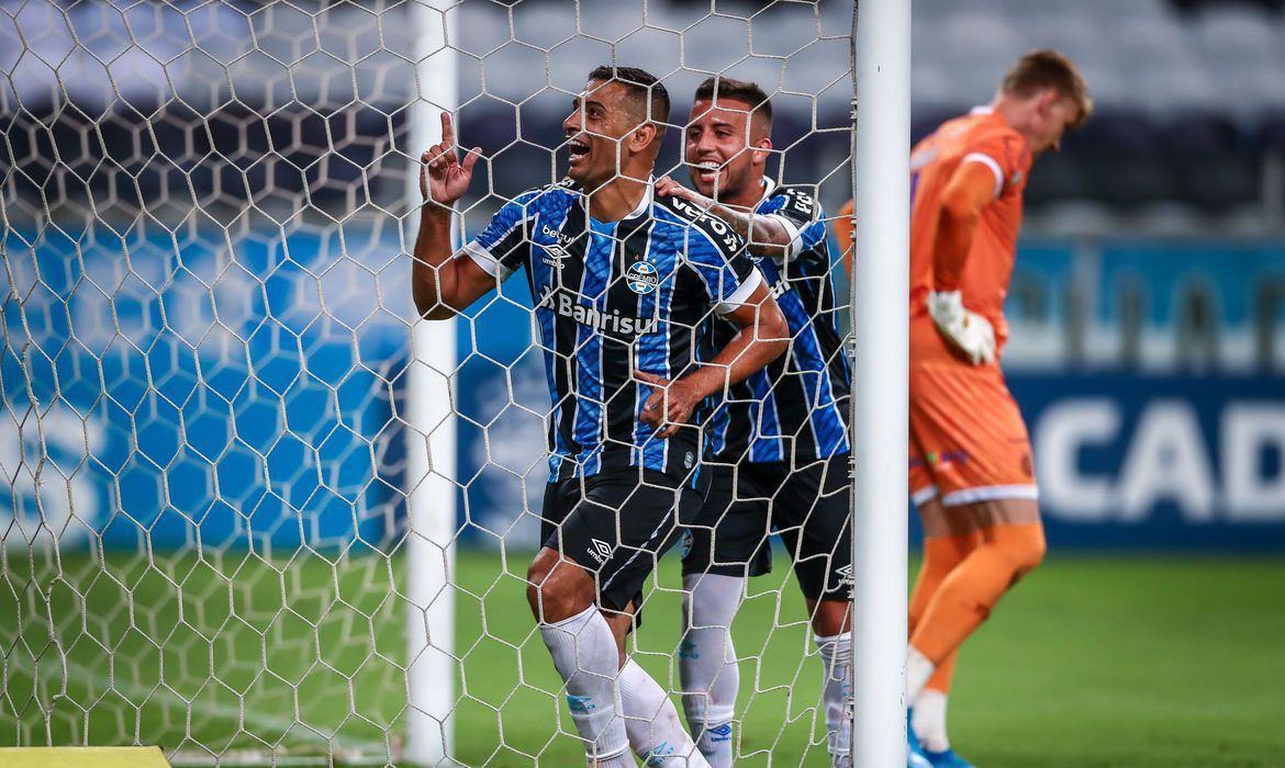 gremio-vence-bahia-na-abertura-da-28a-rodada-do-brasileiro