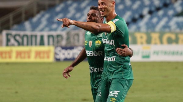 serie-b:-em-duelo-por-vaga-no-g-4,-cuiaba-vence-juventude