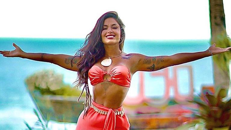 aline-riscado-exibe-corpo-perfeito-de-maio-e-leva-internautas-a-loucura