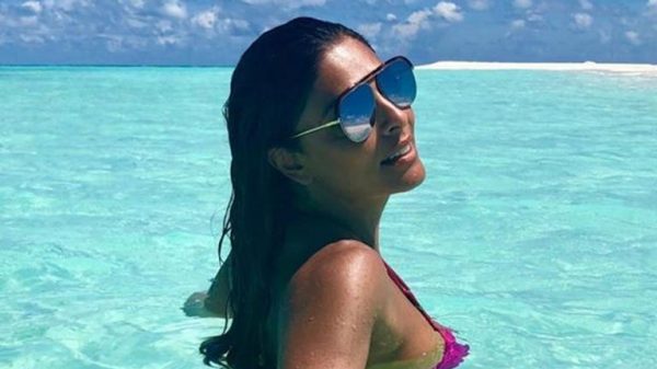 juliana-paes-arrasa-em-foto-de-biquini-a-beira-da-piscina