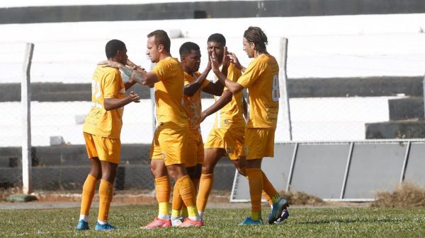 brasiliense-encerra-jejum-de-vitorias-na-serie-d-e-complica-jaragua